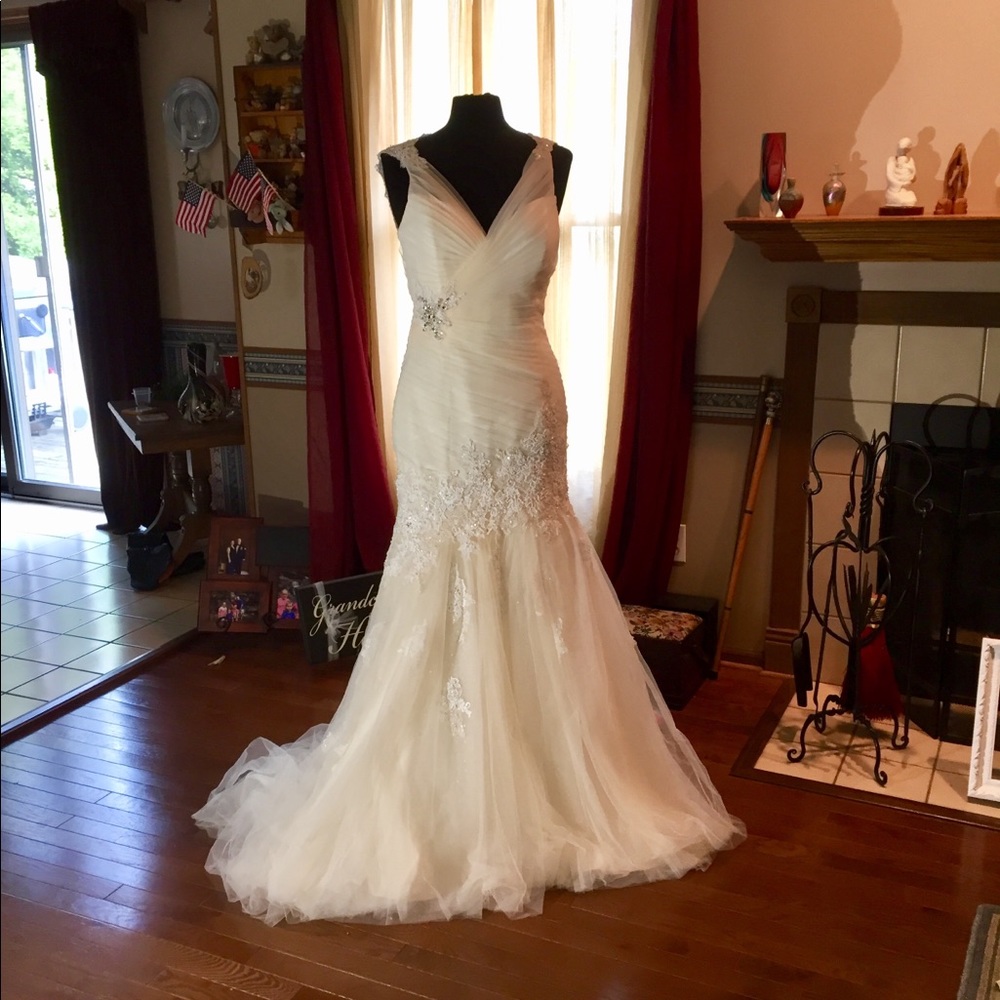 Sophia Tolli Style Y11418 Size 10 Lt Gold/Ivory